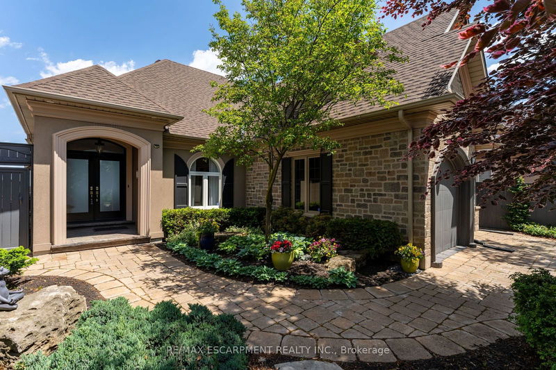home for sale on 66 1/2 Seabreeze Crescent
