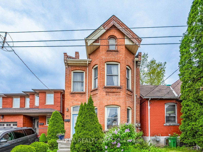 home for sale on 71 Oak Avenue