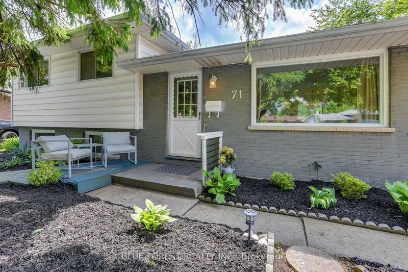 home for sale on 71 Pawnee Crescent