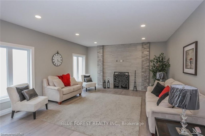 26 ROYAL Cres, Southwold, N5P 3T2 | Image 3