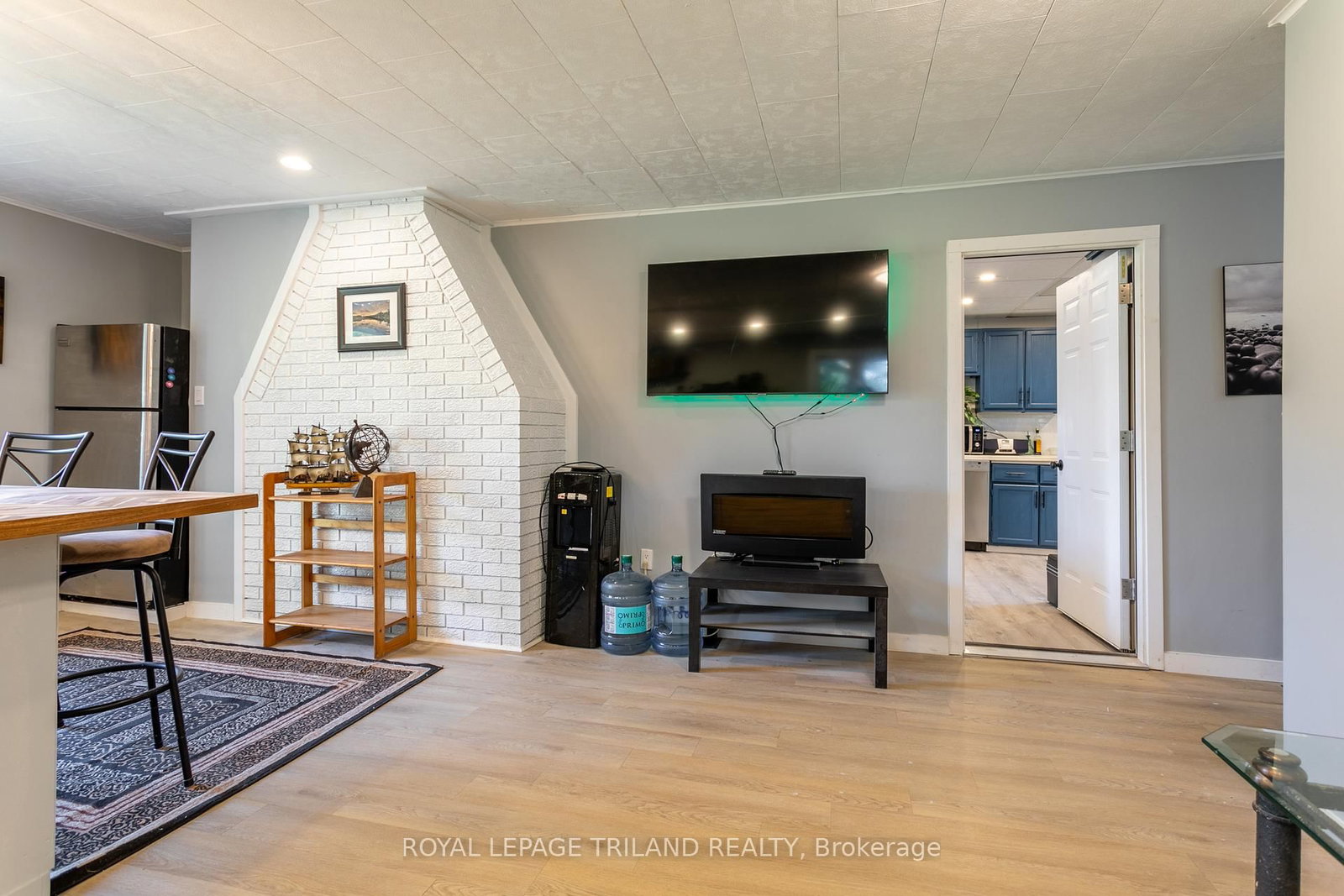 Listing Image 9