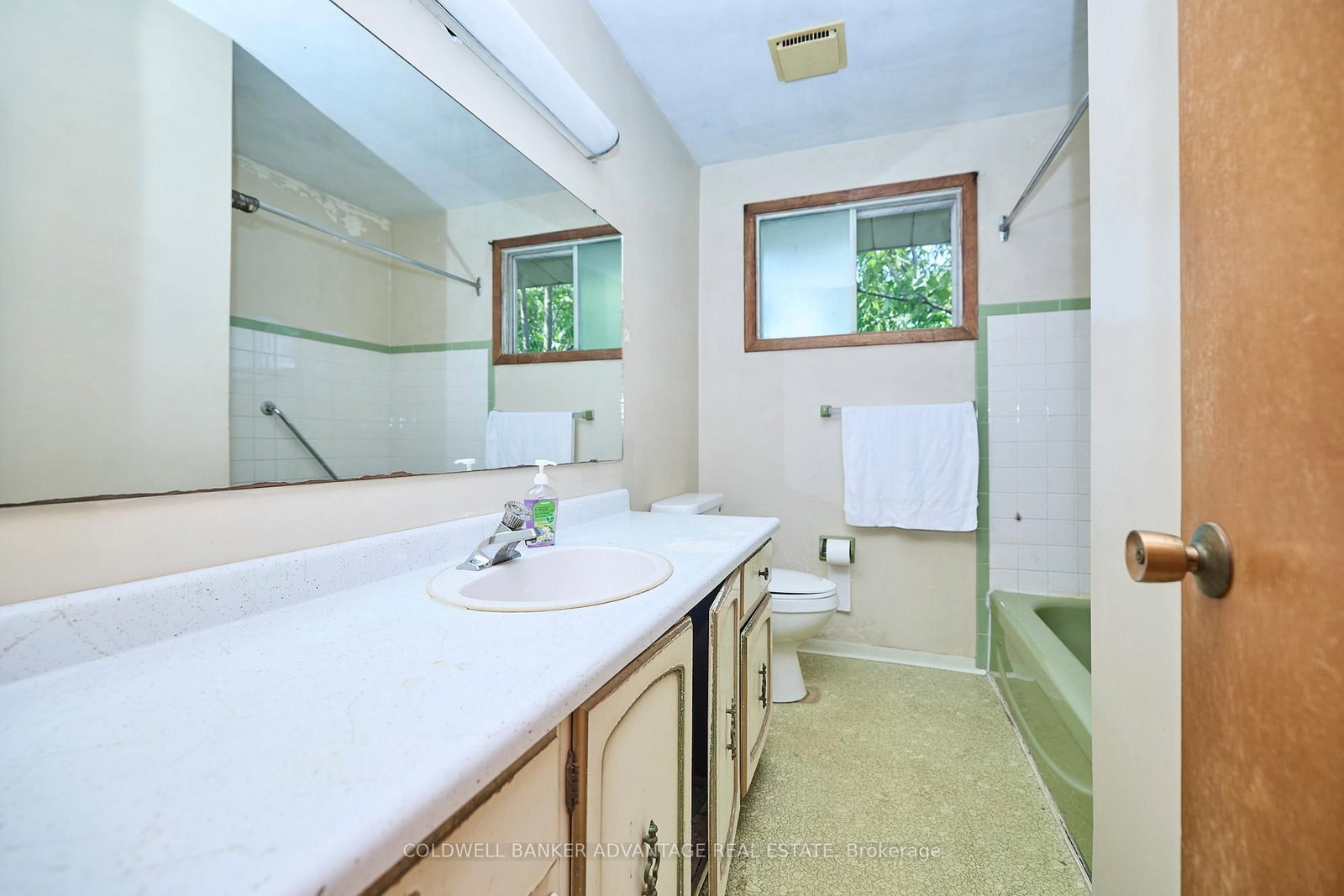 Listing Image 14