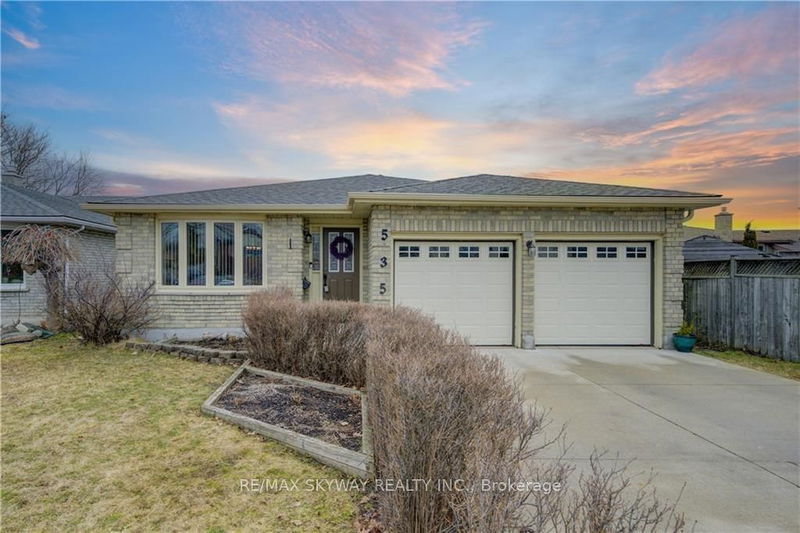 home for lease on 535 Appledale Crescent