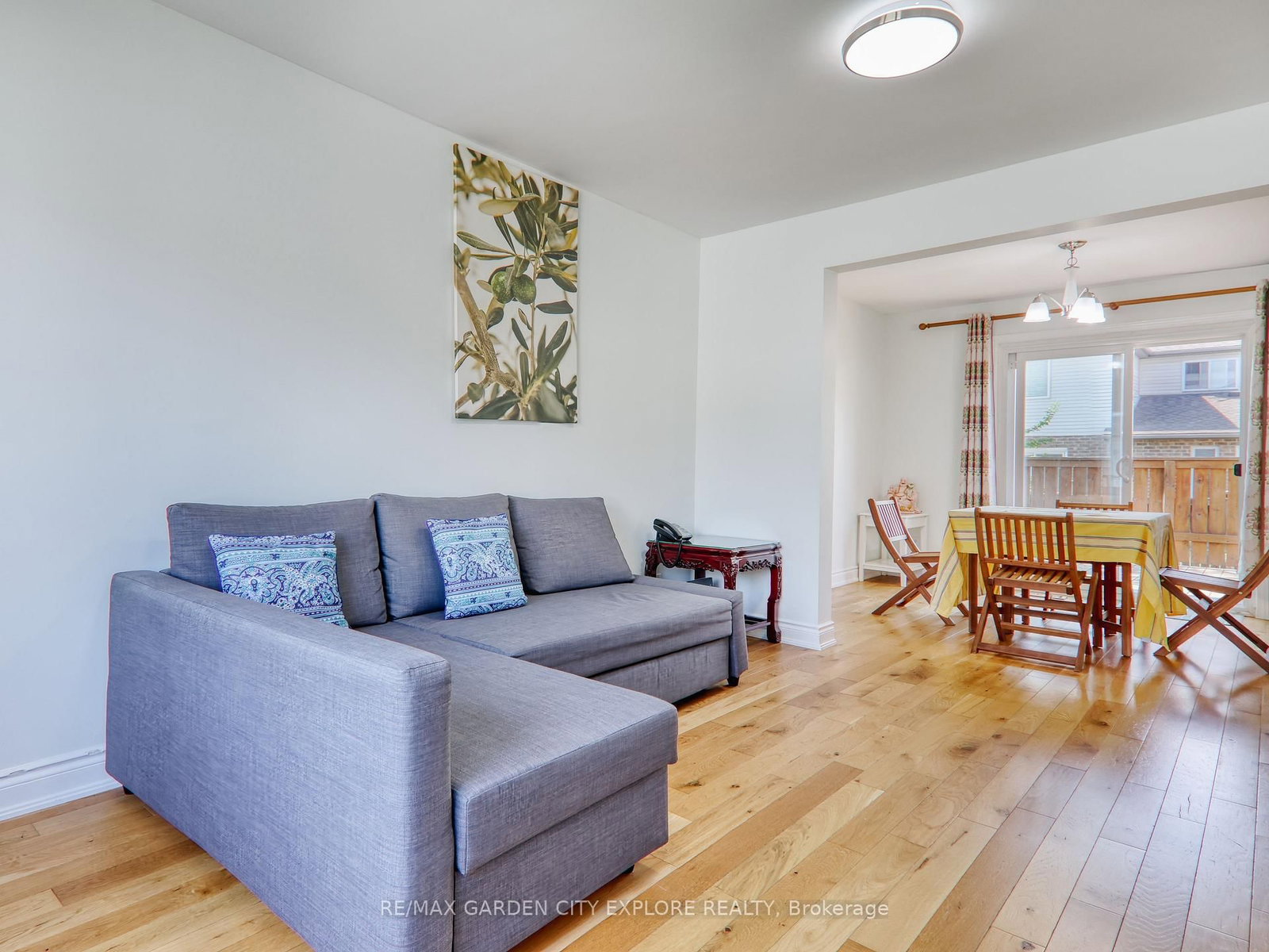 Listing Image 7