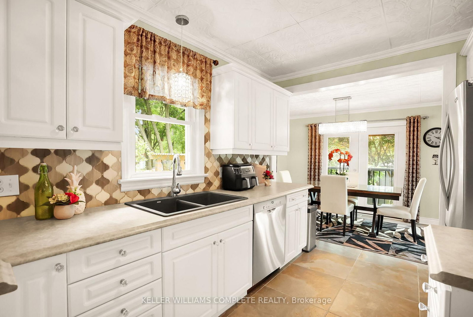 Listing Image 9