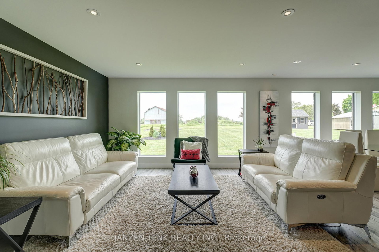 Listing Image 9