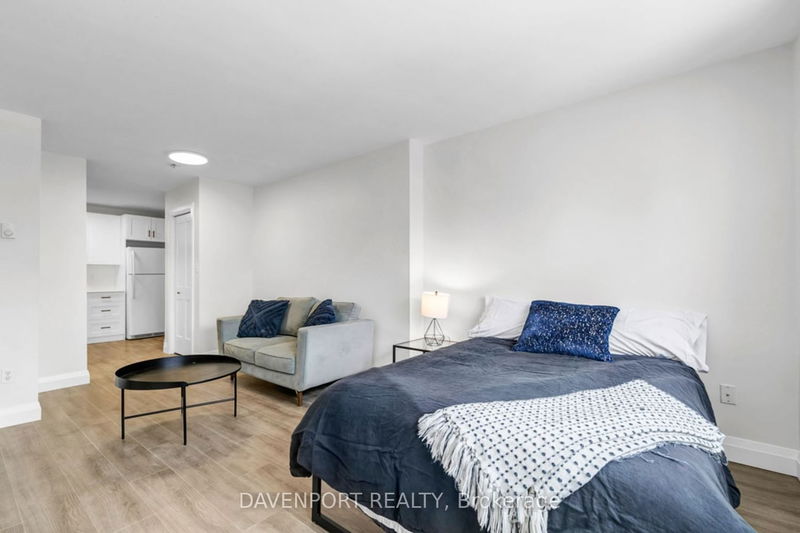 home for lease on 2-77 Lancaster Street W
