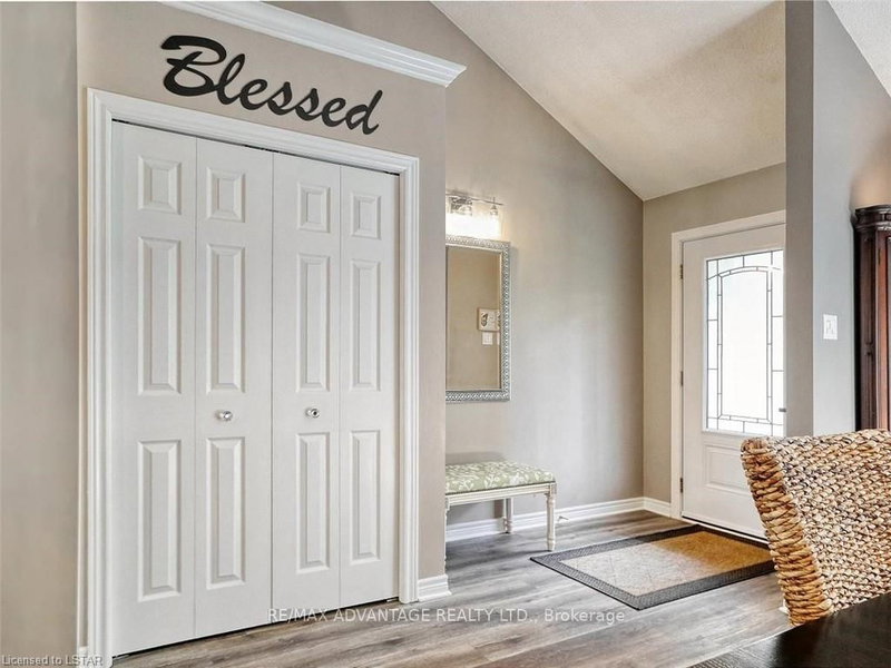 2 Stoneycreek Cres, London North, N5X 3X4 | Image 3