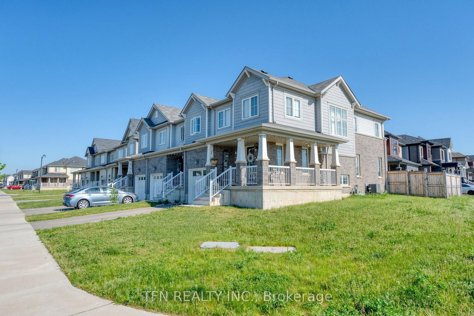 144 Maclachlan Avenue - Photo 2