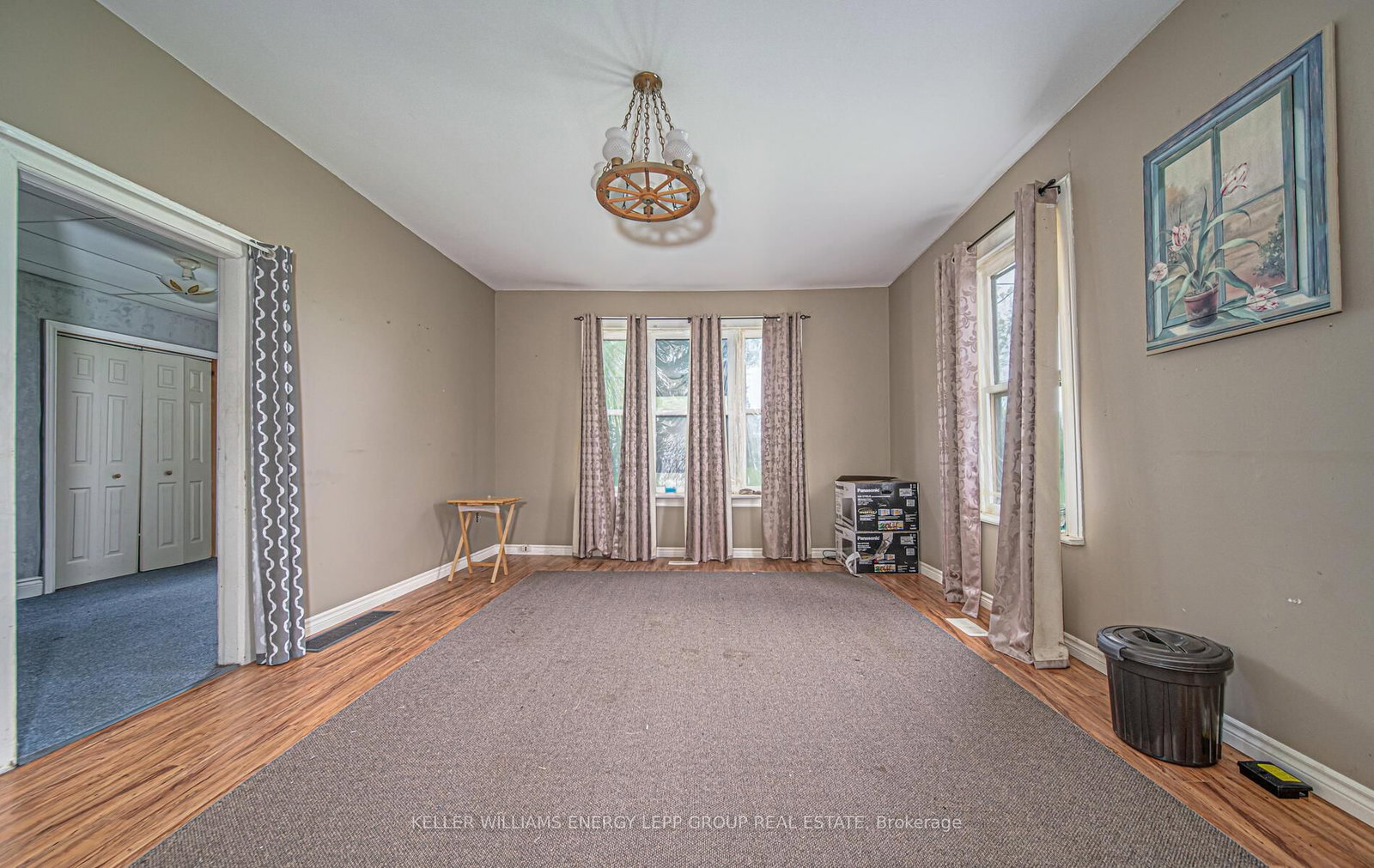 Listing Image 10