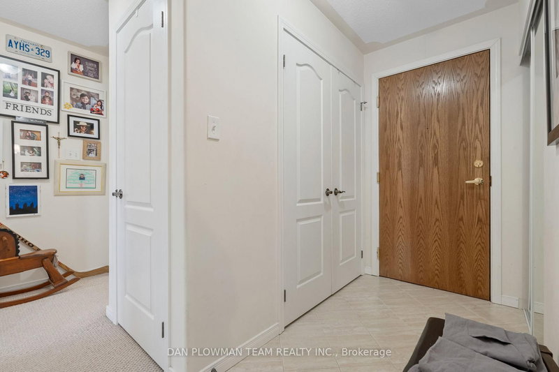 209 - 306 Spillsbury Dr, Peterborough, K9K 0B5 | Image 2