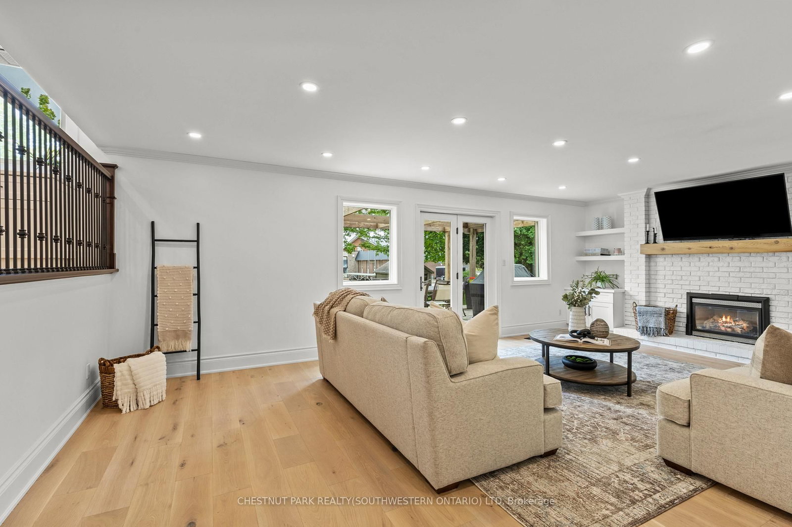 Listing Image 7
