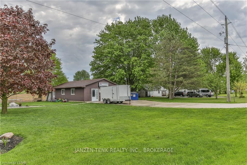 Listing Image 4
