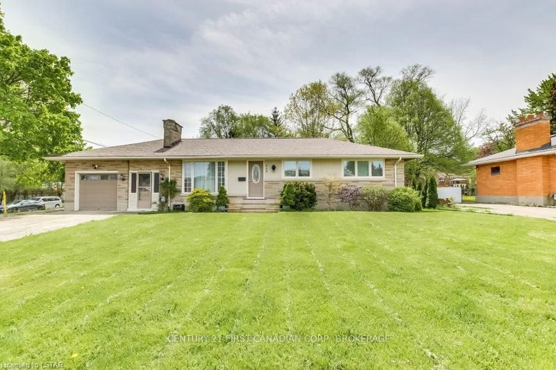 home for sale on 868 Oxford W N/S  W
