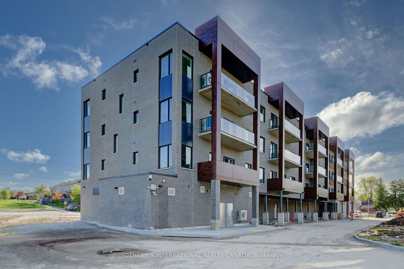 home for lease on 407-408 Dundas Street S