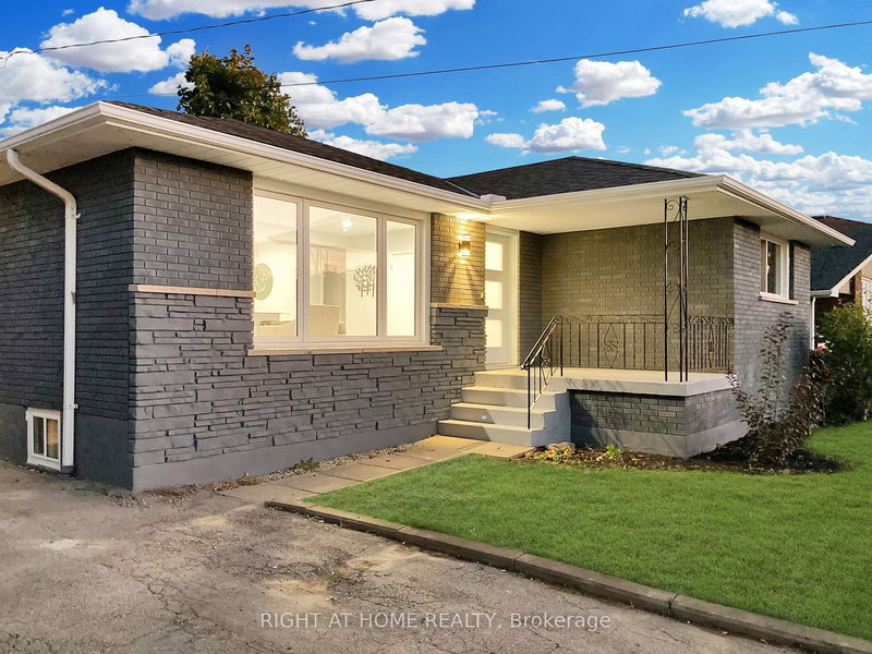 89 Greeningdon Dr, Hamilton, L9A 3A8 | Image 2