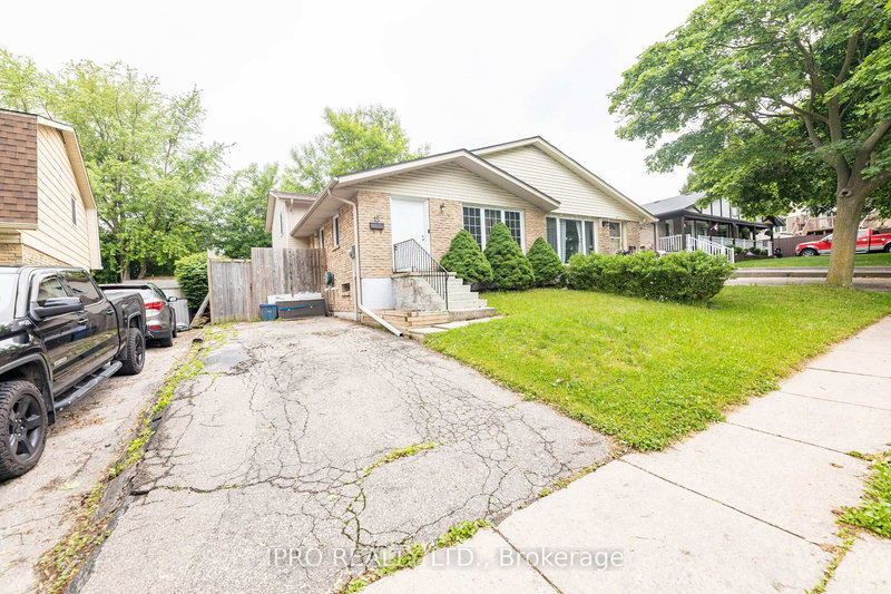 15 Northview Heights Dr, Cambridge, N1R 6Z9 | Image 2