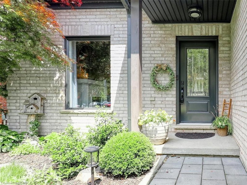 2 Stoneycreek Cres, London North, N5X 3X4 | Image 2