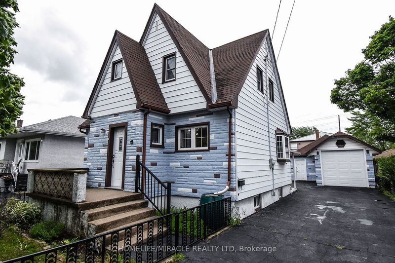 home for sale on 286 Wallace Avenue S
