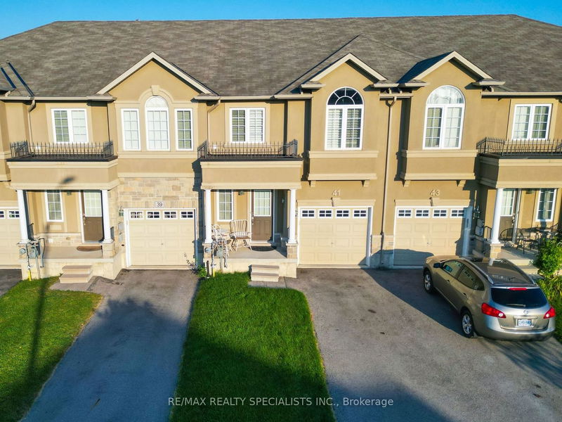 home for lease on 41 Trafalgar Drive E