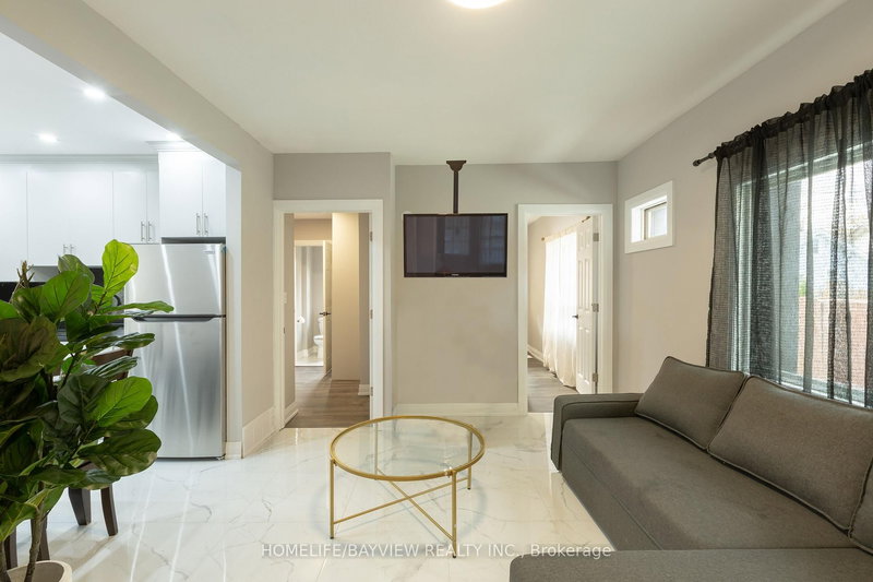 1343 Lillian Ave, Windsor, N8X 4A4 | Image 2