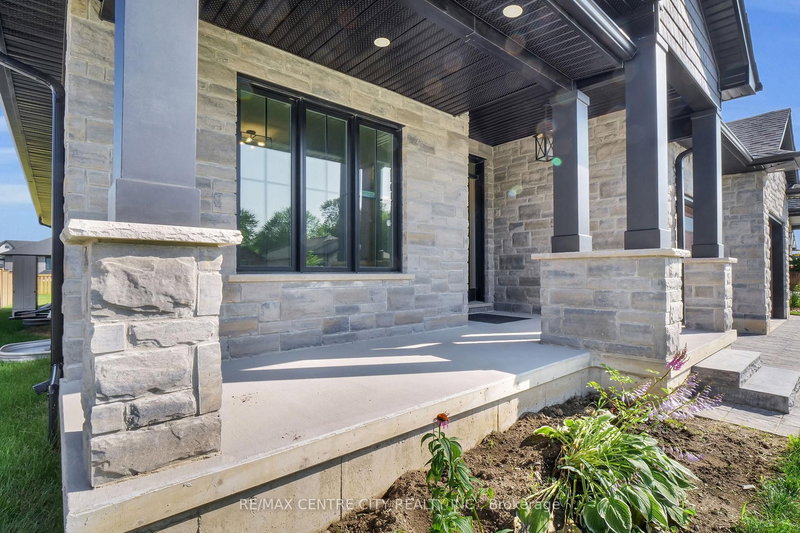 104 Foxborough Pl, Thames Centre, N0M 2P0 | Image 3