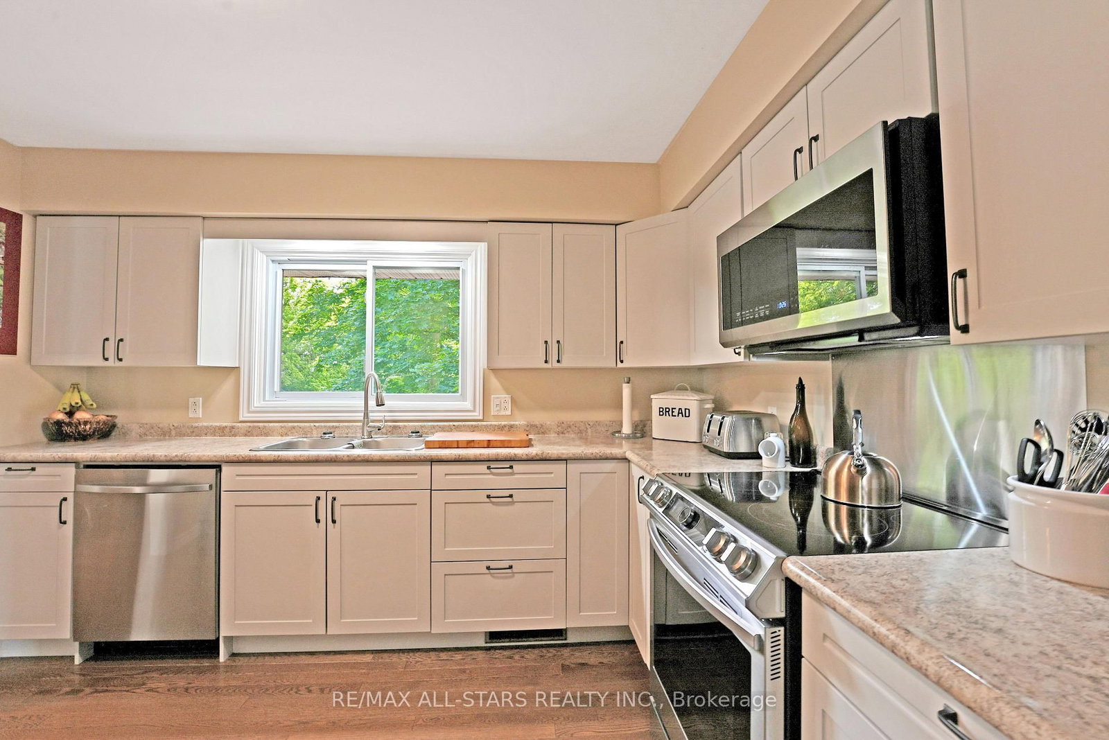 Listing Image 7
