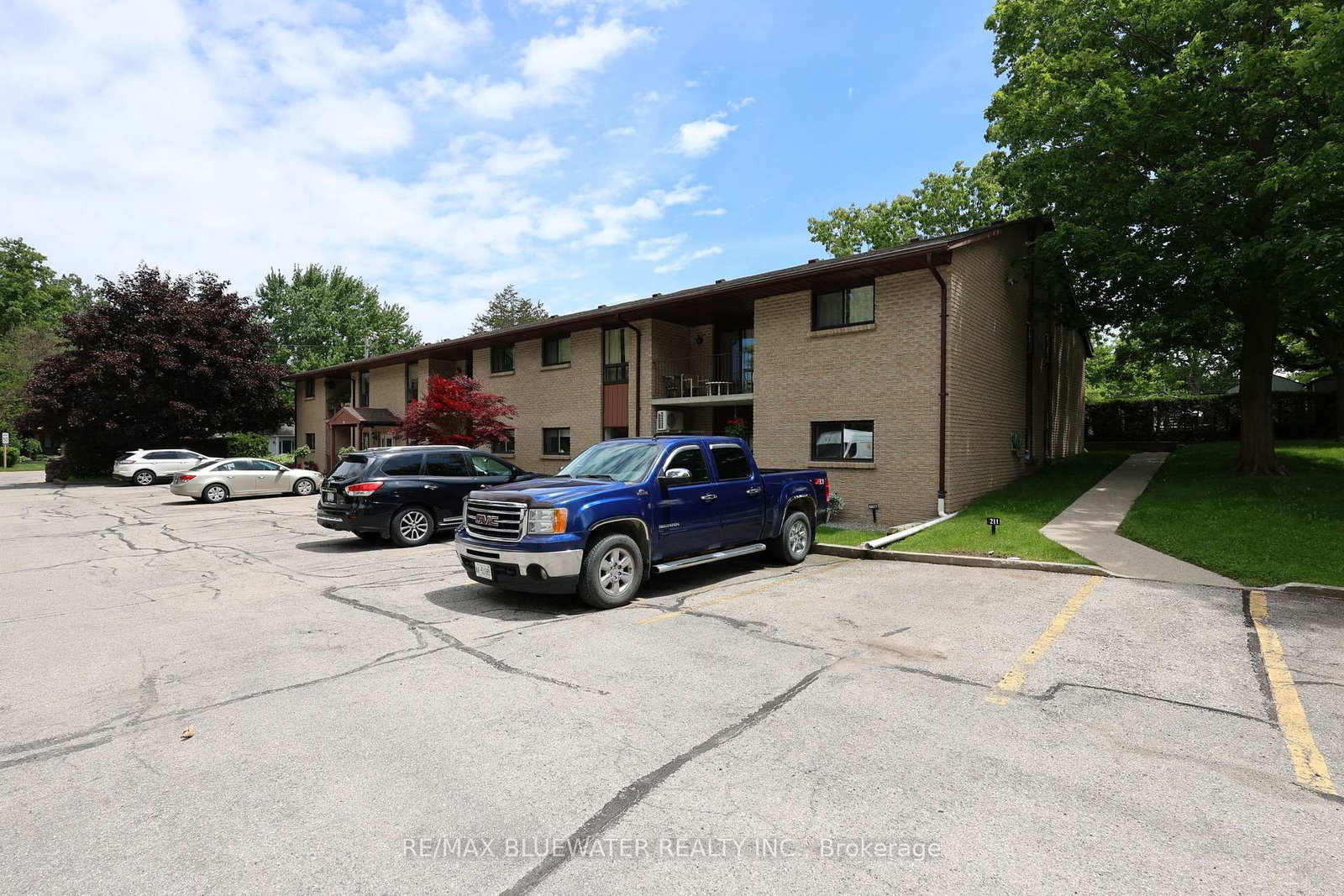 Listing Image 4