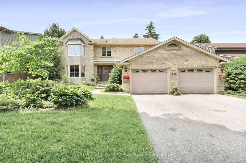 home for sale on 19 Ski Valley Crescent