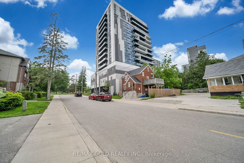 home for lease on 803-128 King Street N