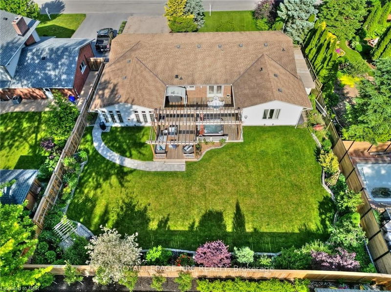 home for sale on 33 Daleview Crescent