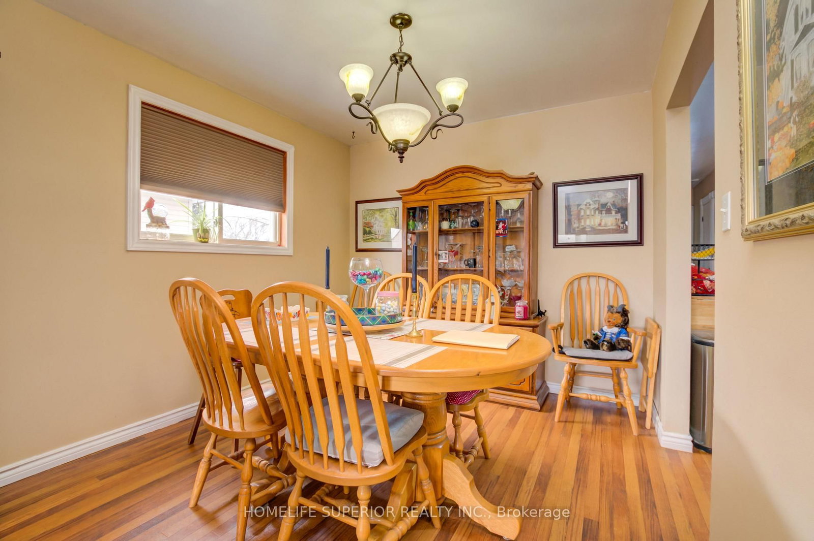 Listing Image 12