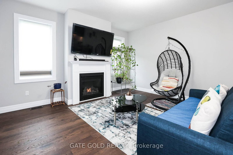 18 Borden Tr, Welland, L3C 0H1 | Image 2