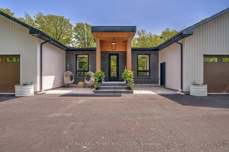 295 Allen Rd, Grimsby, L3M 4E7 | Image 2