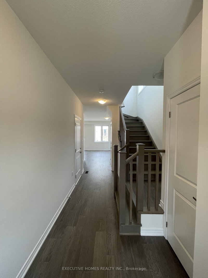 1 Linden Park Lane, Hamilton, L9A 1Y3 | Image 2