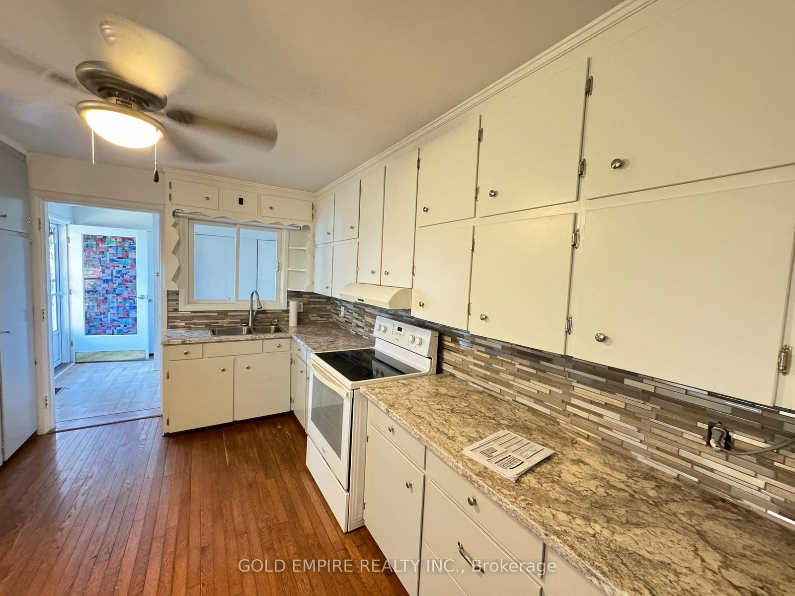 Listing Image 7