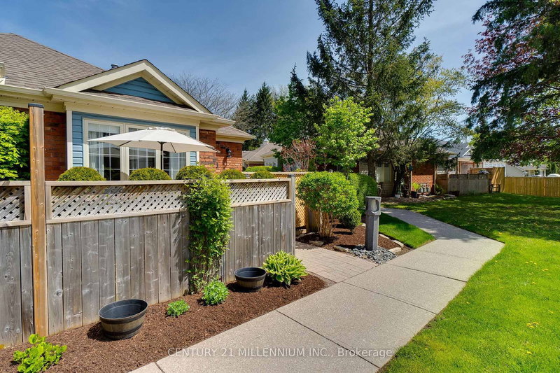 6 - 175 Fiddlers Green Rd, Hamilton, L9G 4X7 | Image 2