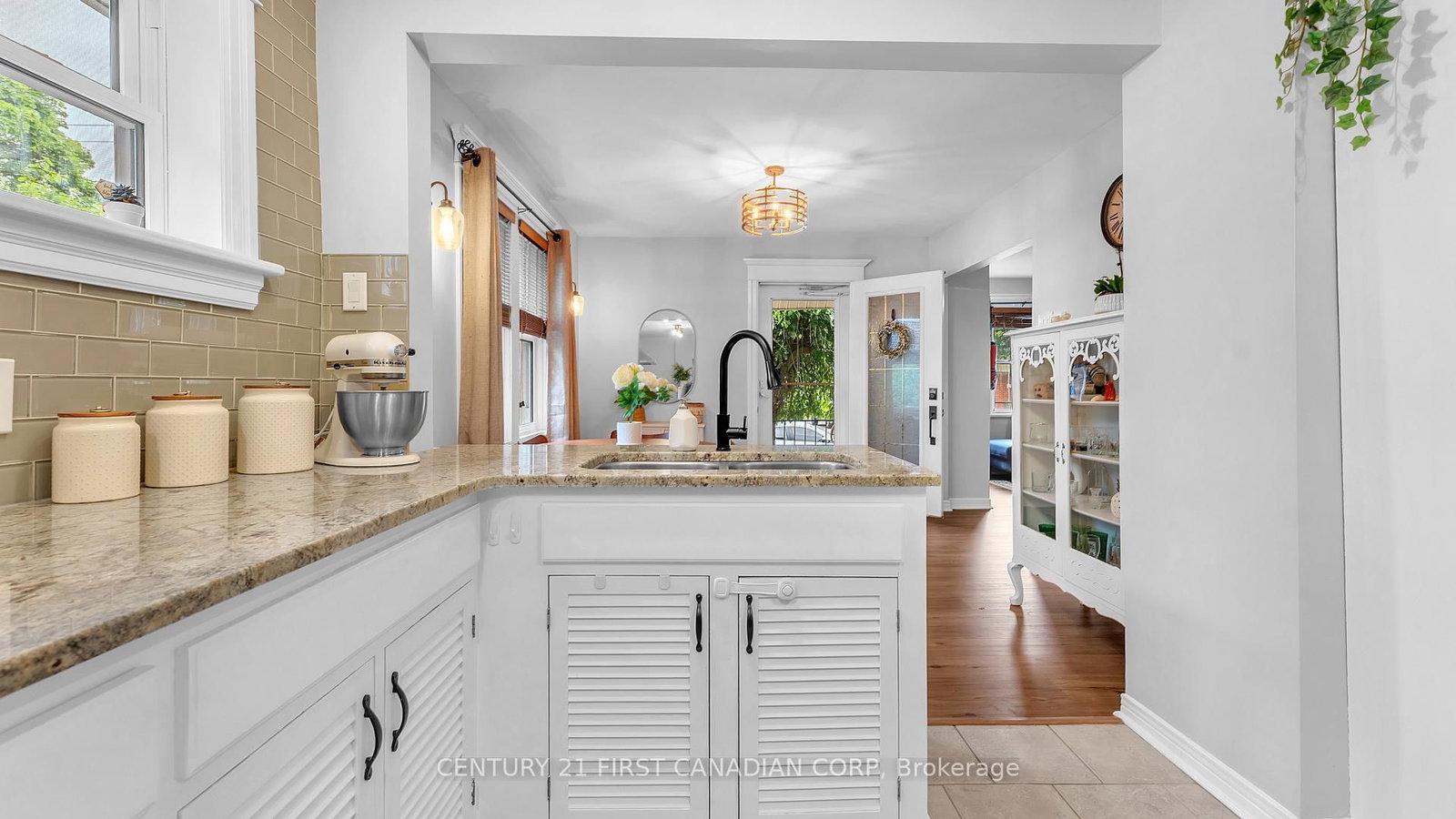 Listing Image 7