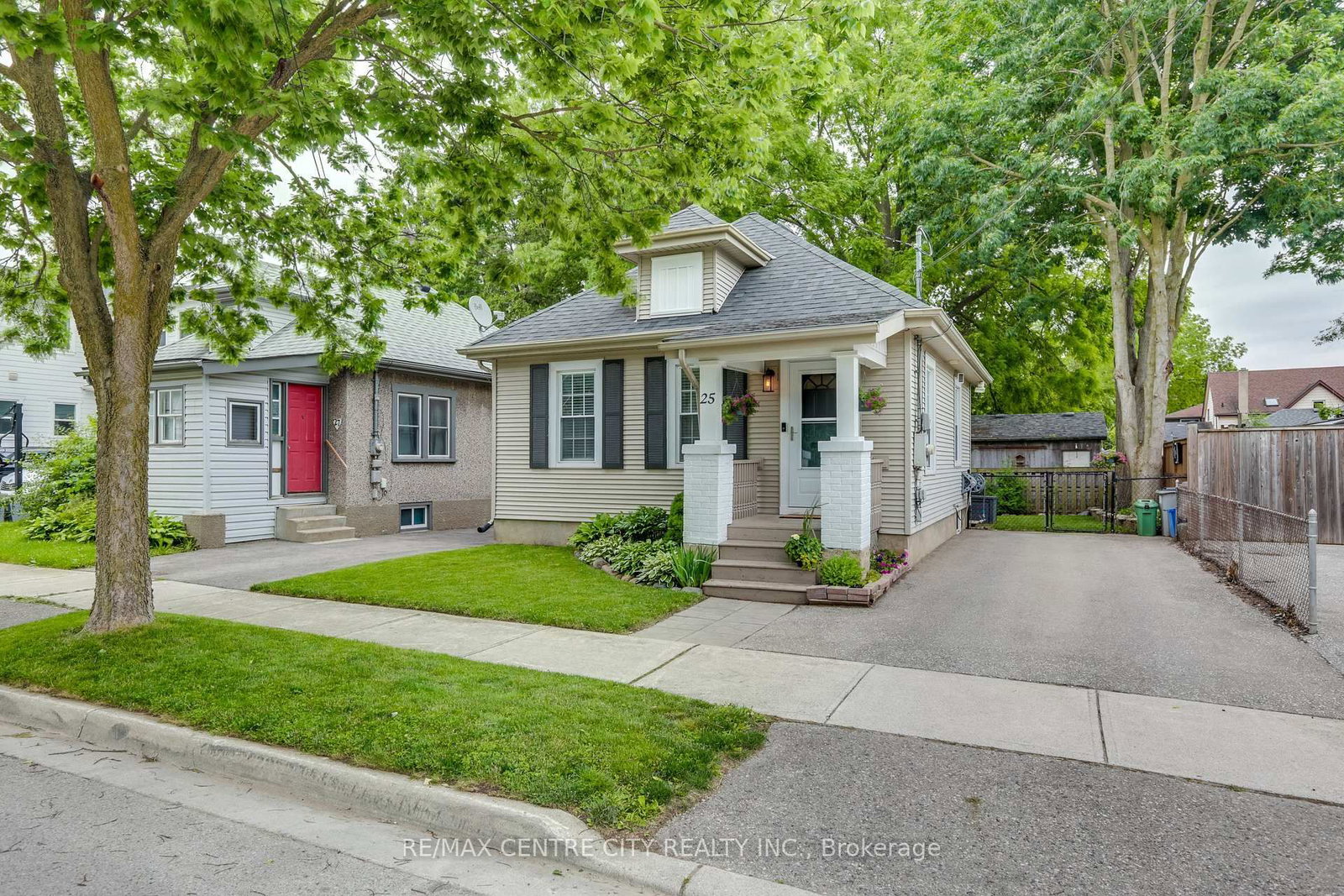 Listing photo 2