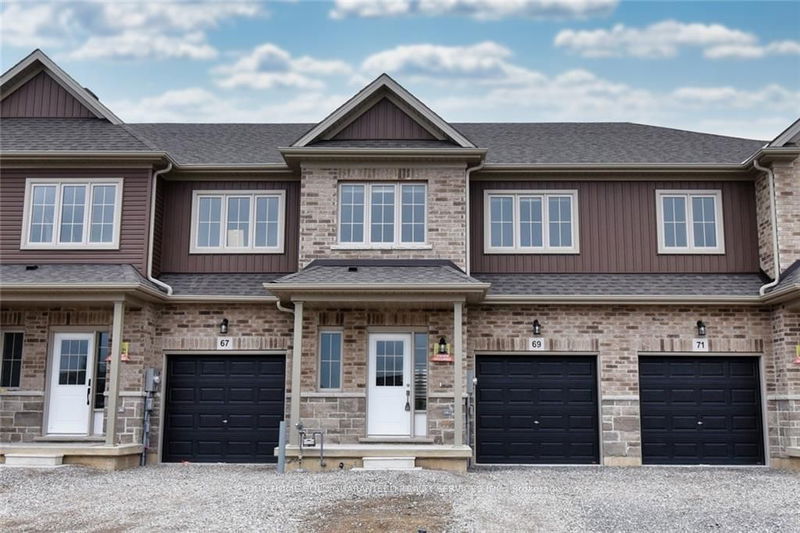 home for lease on 69 Lloyd Davies Way