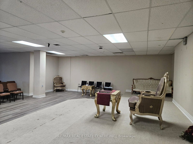 1051 Upper James St, Hamilton, L9C 3A6 | Image 2