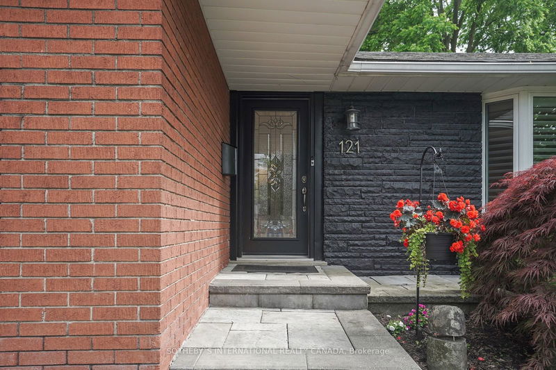 121 Grant Blvd  Hamilton, L9H 4L9 | Image 2