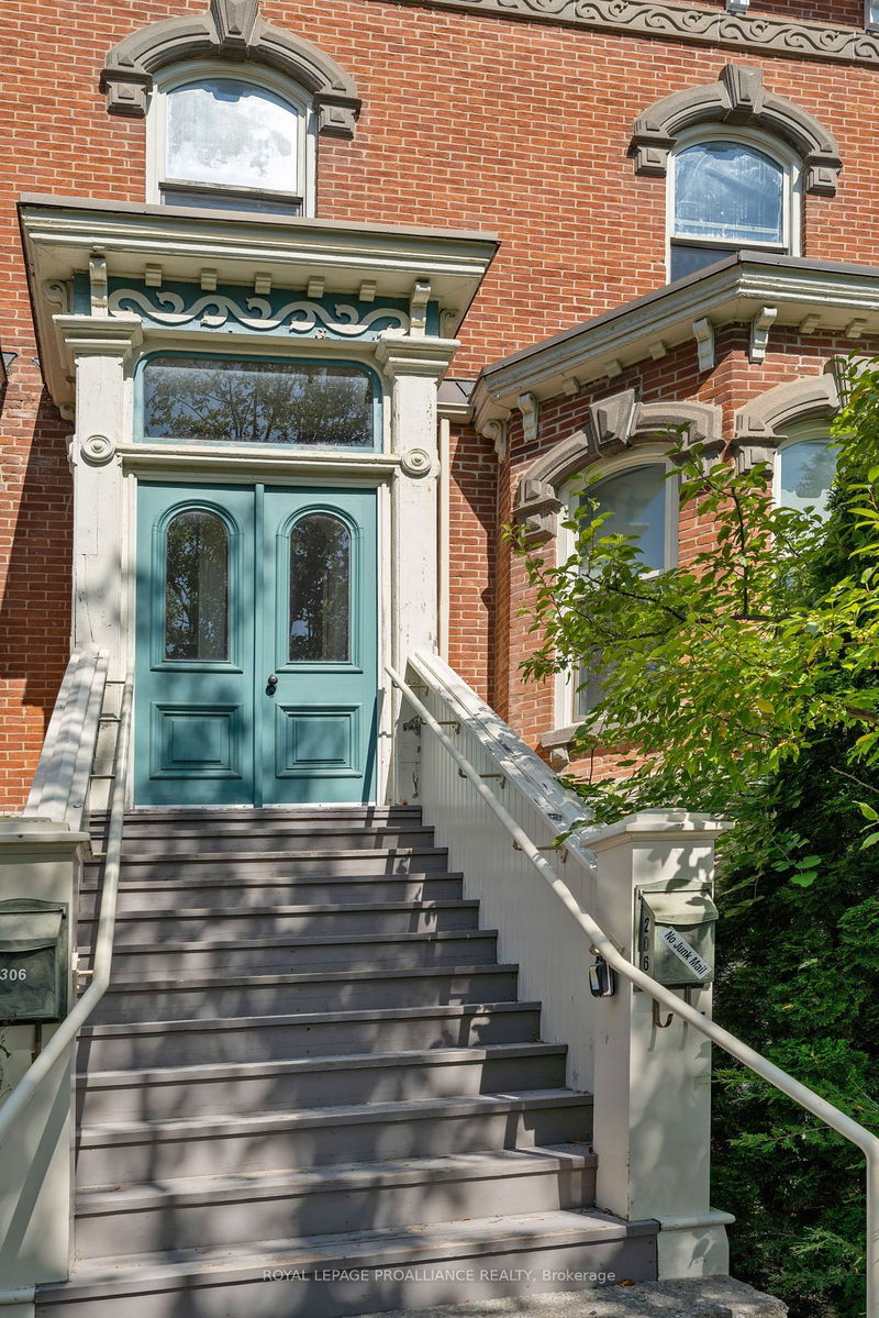 Unit 206 — 10 Patterson St, Belleville -  image-0-0