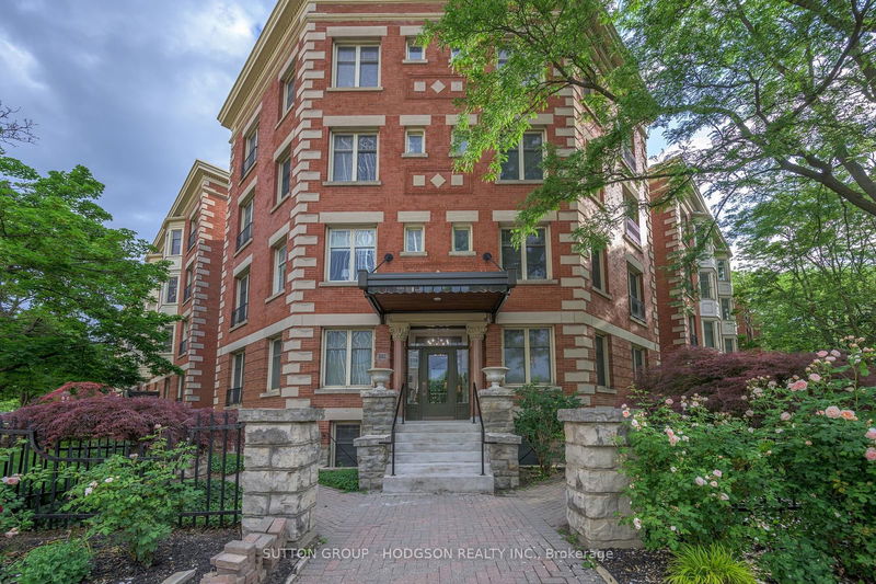 home for sale on 307-460 Wellington Street