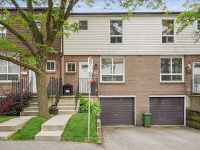 Townhouse sold at 50-17 Quail Drive, Hamilton, Ontario, L8W 1N1 - Quinndale - MLS: X8439814