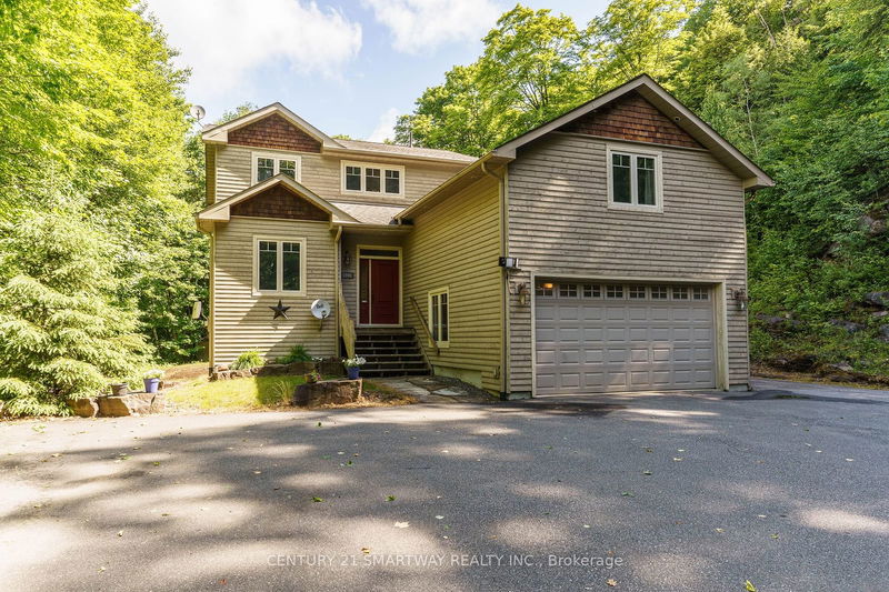 1066 Tally-Ho Winter Park Rd  Lake of Bays, P1H 2J6 | Image 1