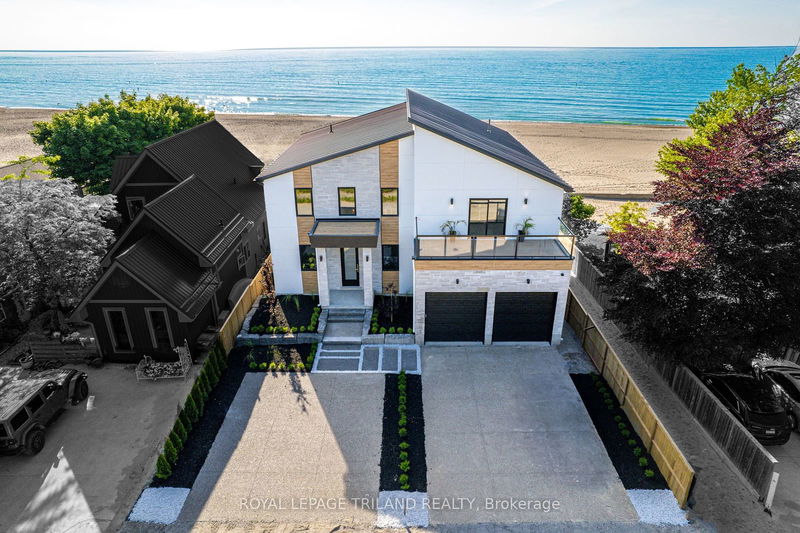 39 Beach Lane  Lambton Shores, N0M 1T0 | Image 2