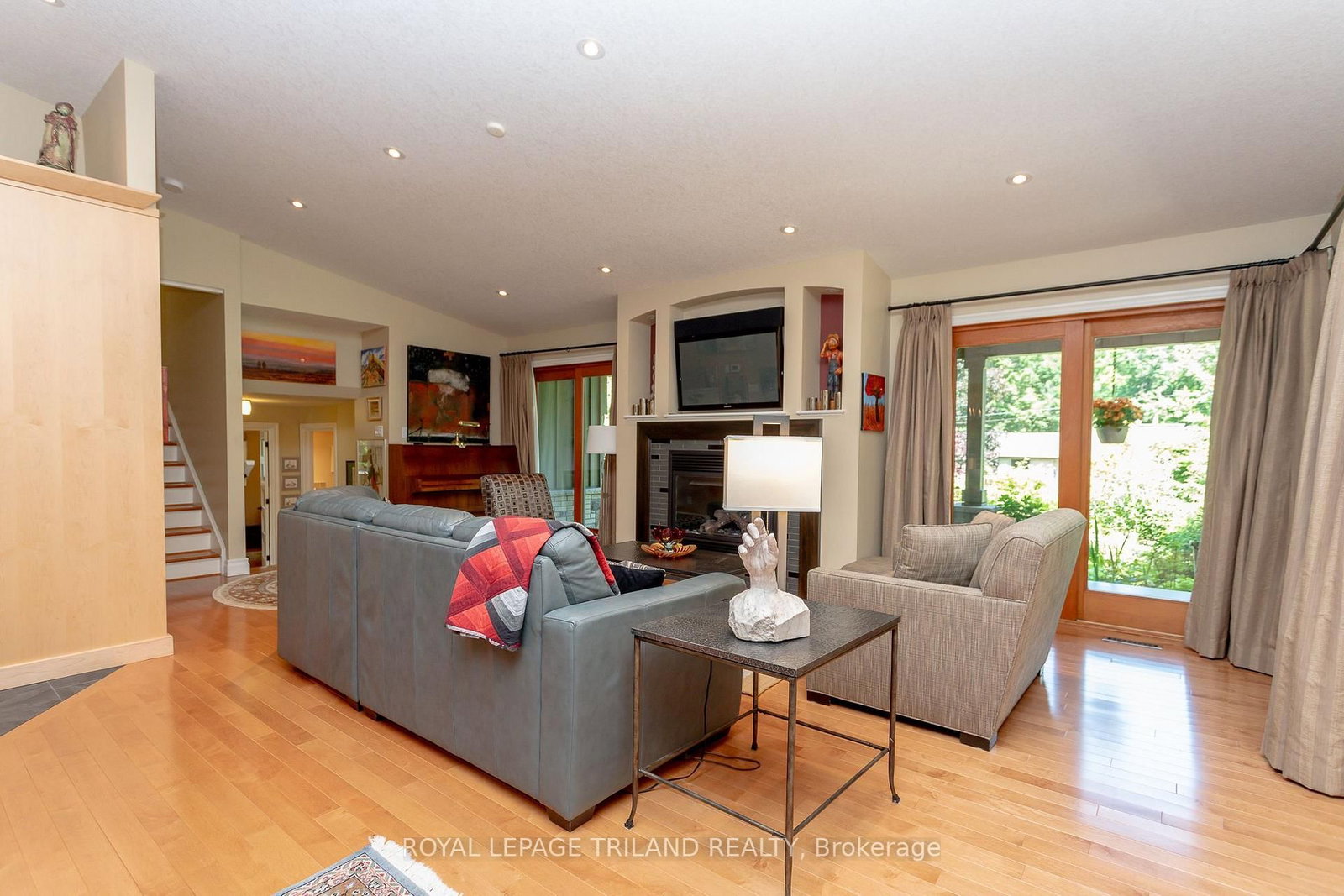 Listing Image 9