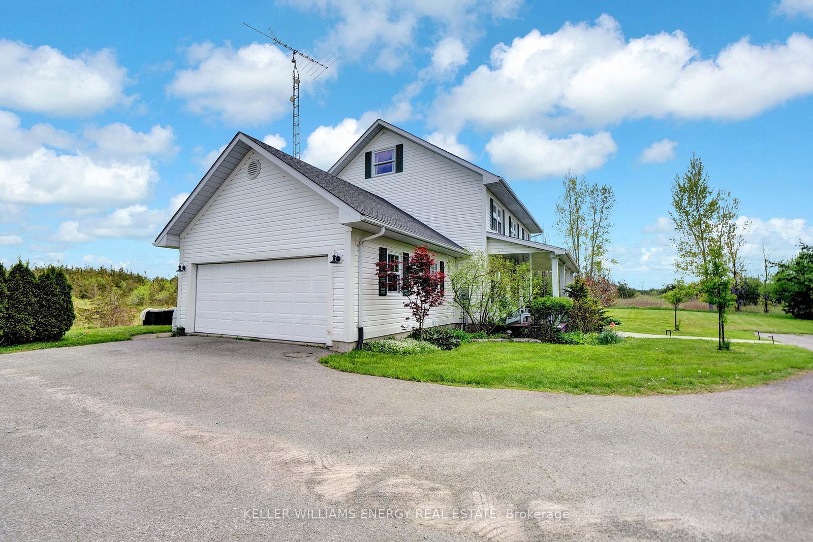 Listing photo 2