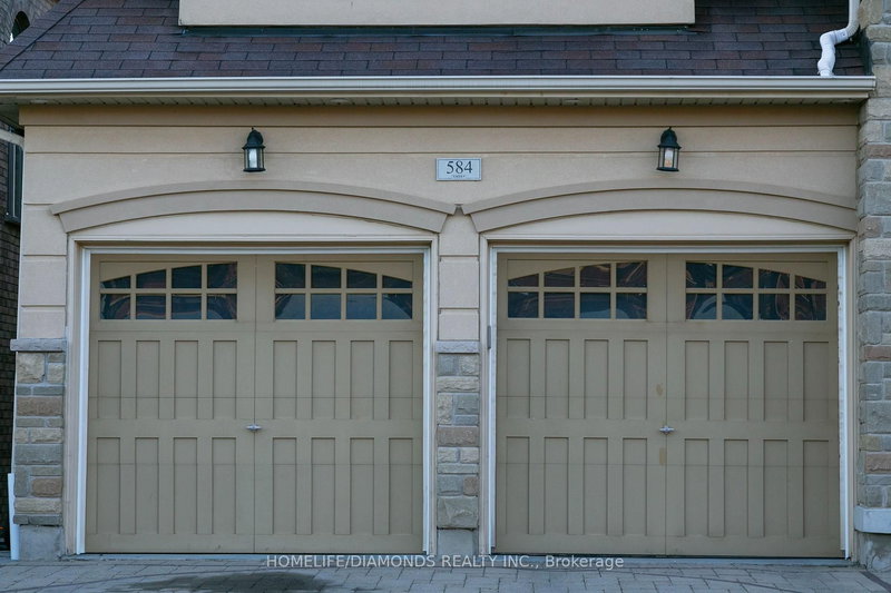 584 PINERY Tr, Waterloo, N2V 2Y3 | Image 3